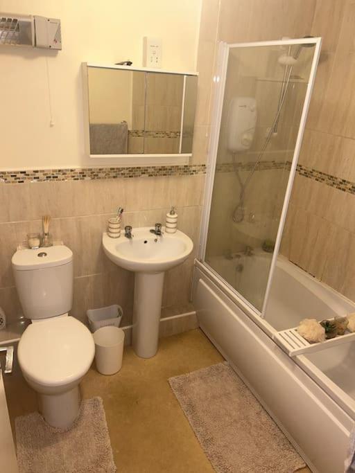 1 Bedroom Flat, Борнмут Екстер'єр фото